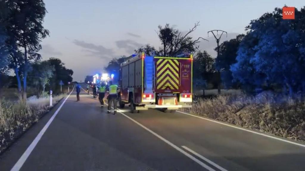 Los bomberos en el lugar de los hechos.