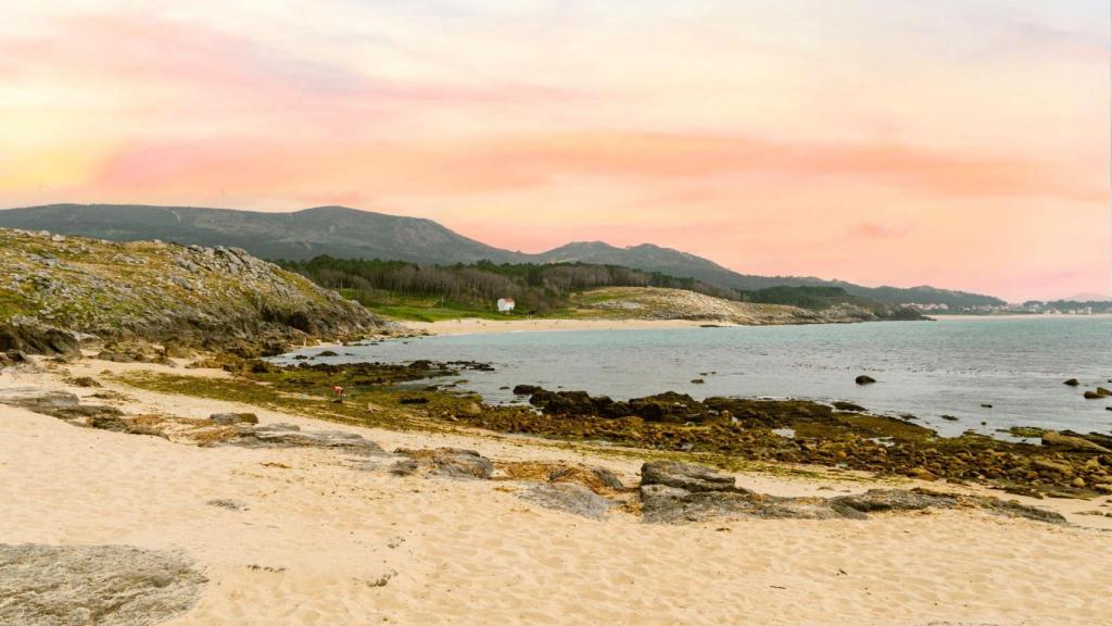 Vista de los arenales anexos al Castro de Baroña