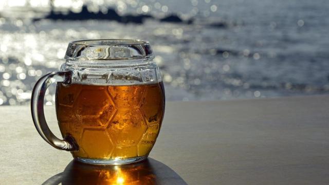 El truco infalible para enfriar la cerveza o un refresco en cinco minutos cuando está caliente