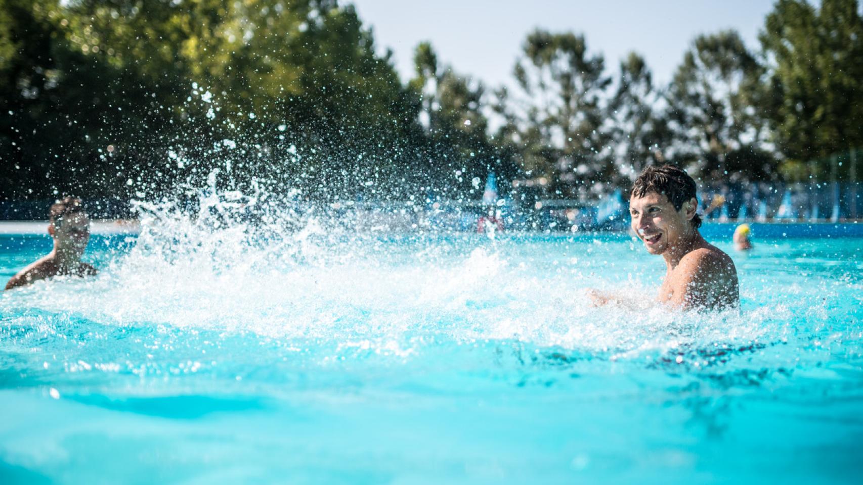 Piscina de la comunidad de vecinos. Foto: iStock.