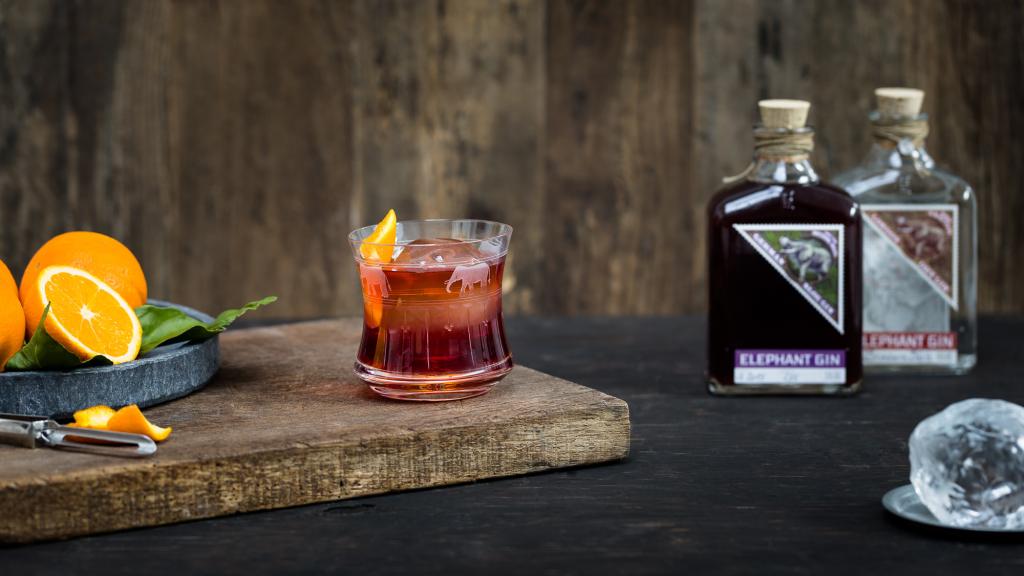Un cóctel con ginebra Elephant Gin.