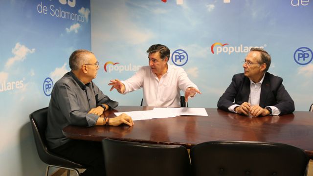 Reunión entre el PP y la Asociación Salvar el Archivo de Salamanca