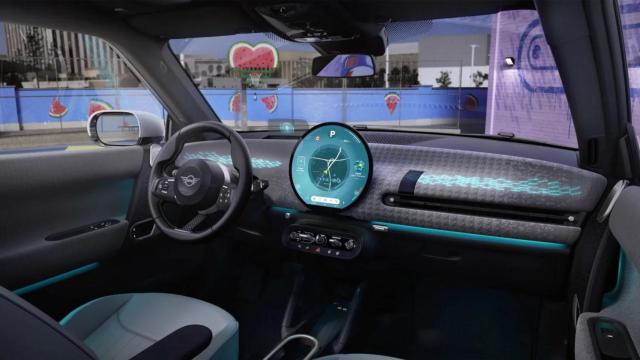 El interior del nuevo Mini eléctrico, con una pantalla circular compatible con Android Auto