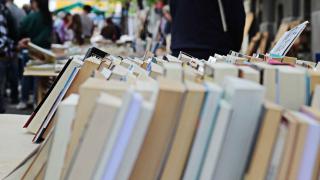 Imagen de una feria del libro.