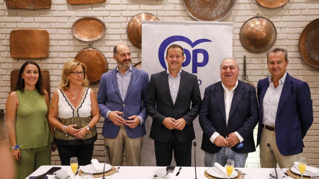 Alejandra Hernández, Pilar Alía, José Manuel Velasco, Carlos Velázquez, Vicente Tirado y Agustín Conde.