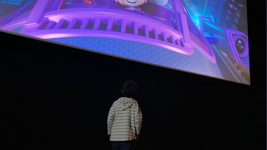 Un niño durante una sesión de cine de VenTEA.