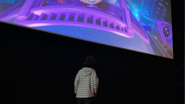 Un niño durante una sesión de cine de VenTEA.