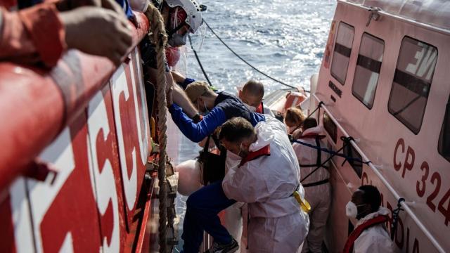 Rescate de migrantes por parte del 'Ocean Viking'.