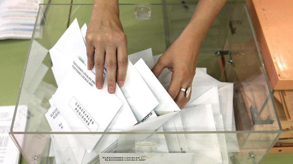 Inicio del recuento en una mesa electoral.