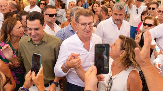 Alberto Núñez Feijóo y Juanma Moreno, este viernes en Málaga.