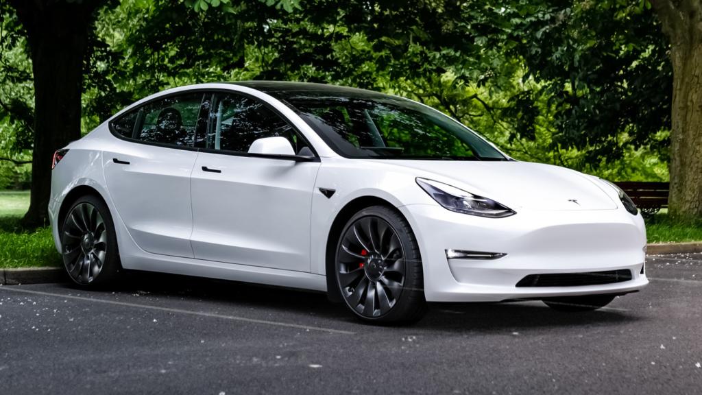 El Tesla Model 3 es el eléctrico con más presencia en la flota de taxis de Madrid.