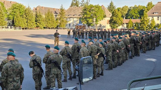 Polonia despliega nuevas unidades militares en su frontera con Bielorrusia.