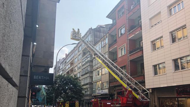 Intervención de los Bomberos en una explosión en Doutor Teixeiro, Santiago