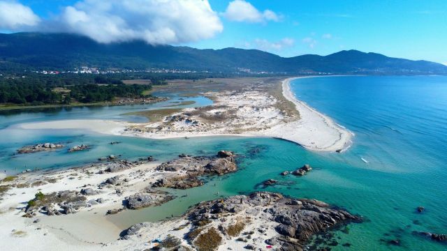 Vista de dron a la Playa de Carnota, Galicia.