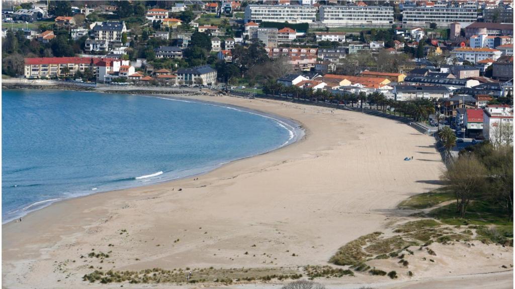 Zona de la playa de Santa Cristina, en Oleiros, donde podría ubicarse un posible embarcadero.