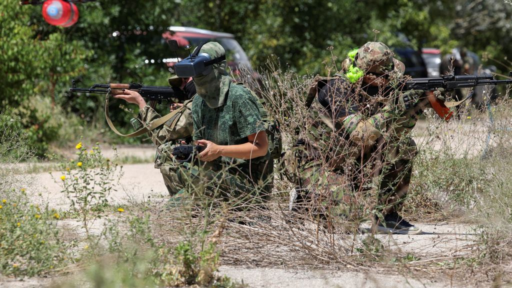 Unidad femenina de defensa territorial rusa realiza simulacros cerca de Yevpatoriya.