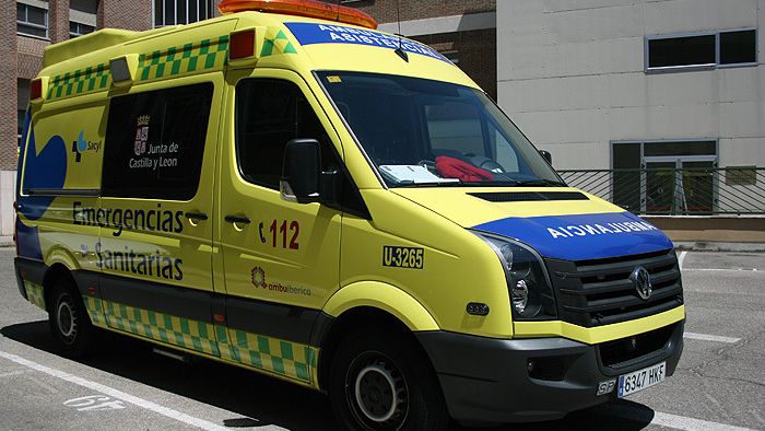 Imagen de una ambulancia medicalizada de Sacyl.
