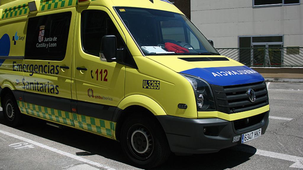 Imagen de una ambulancia medicalizada de Sacyl.