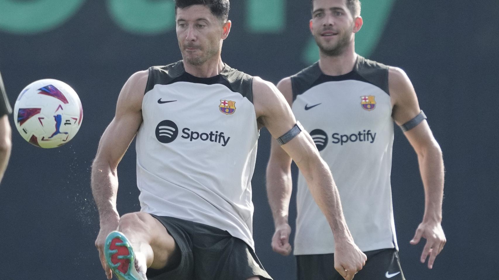 Lewandowski, en un entrenamiento con el Barça.