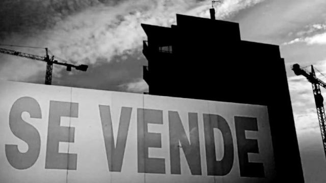 Cartel de venta de vivienda.