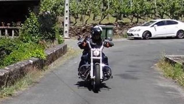 Manuel Díaz Pontón a lomos de su Harley Davidson.