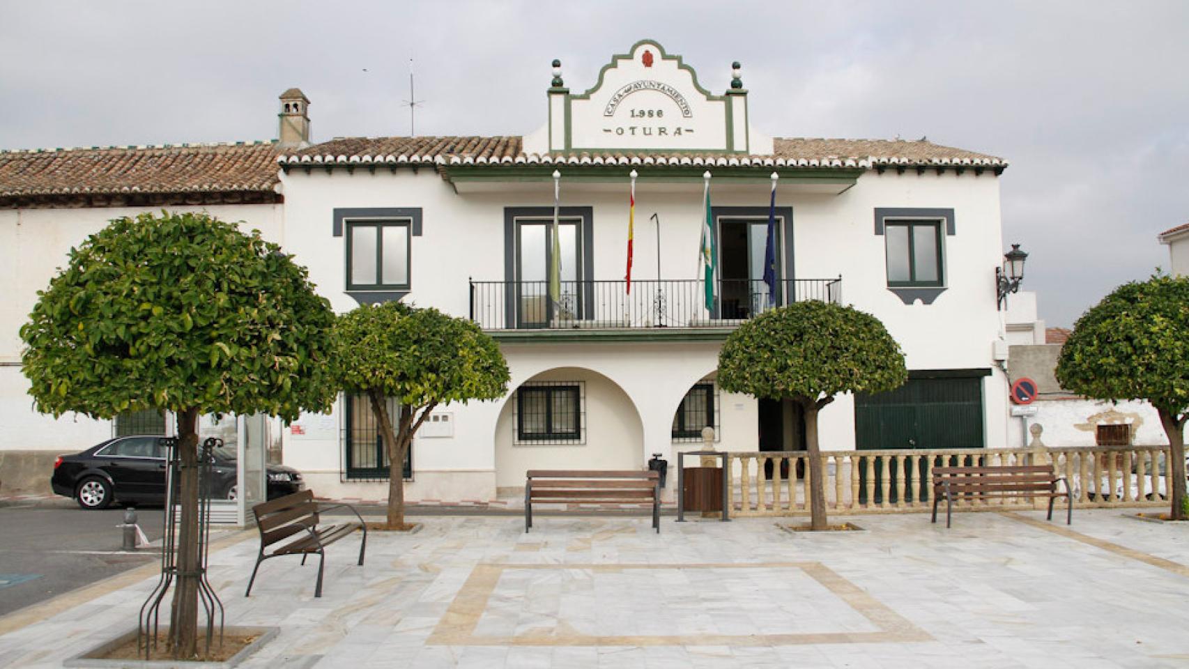 Plaza del Ayuntamiento de Otura (Granada)