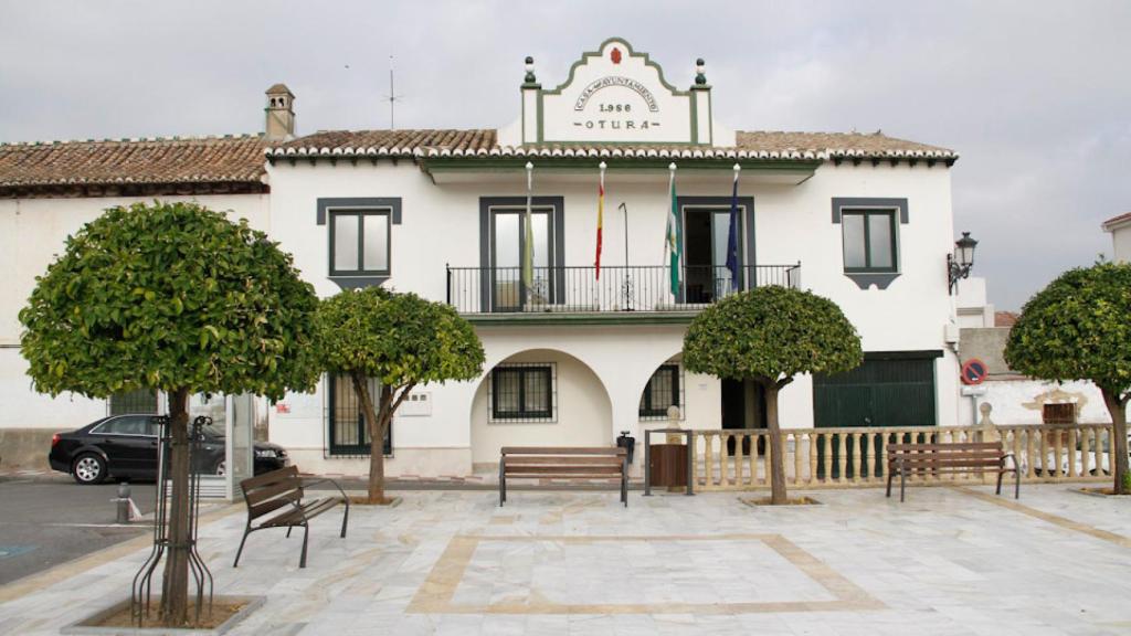 Plaza del Ayuntamiento de Otura (Granada)