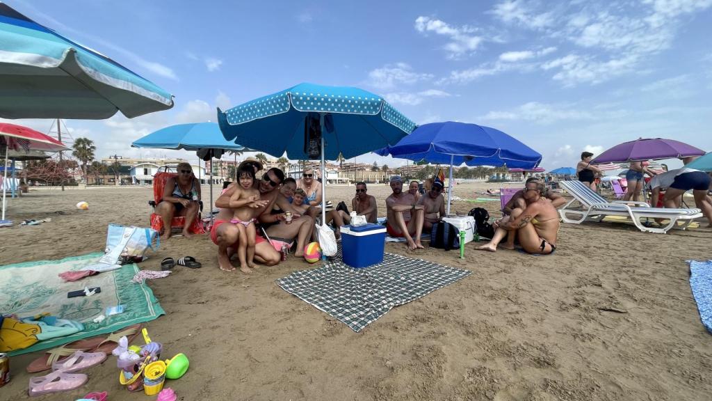 Grupo de amigos del barrio del Grau de Valencia.