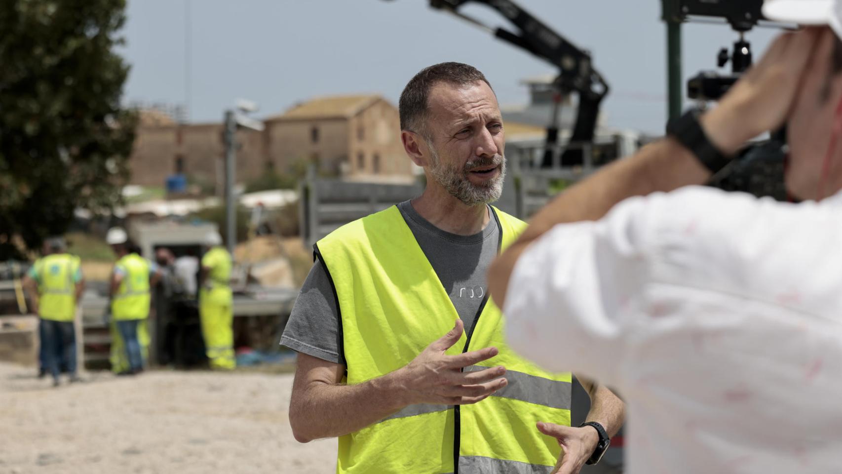 El director general de Conservación y Mantenimiento de Adif, Ángel Contreras, atiende a los medios en el punto donde se está trabajando para solucionar los incidentes.