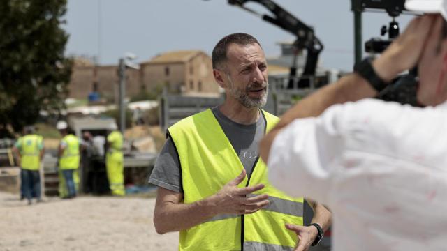 El director general de Conservación y Mantenimiento de Adif, Ángel Contreras, atiende a los medios en el punto donde se está trabajando para solucionar los incidentes.