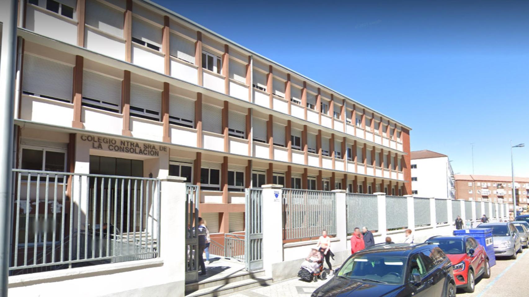 Imagen del colegio Nuestra Señora de la Consolación, frente al que han aparecido las pintadas.