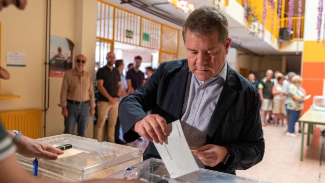 Emiliano García-Page ha votado en Toledo. Fotos: Javier Longobardo