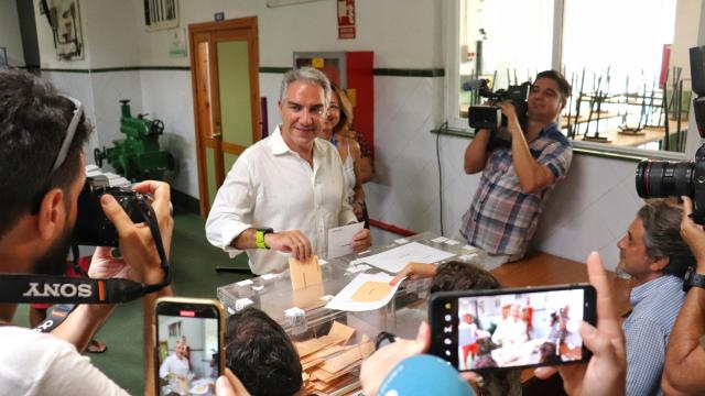 Elías Bendodo, votando.