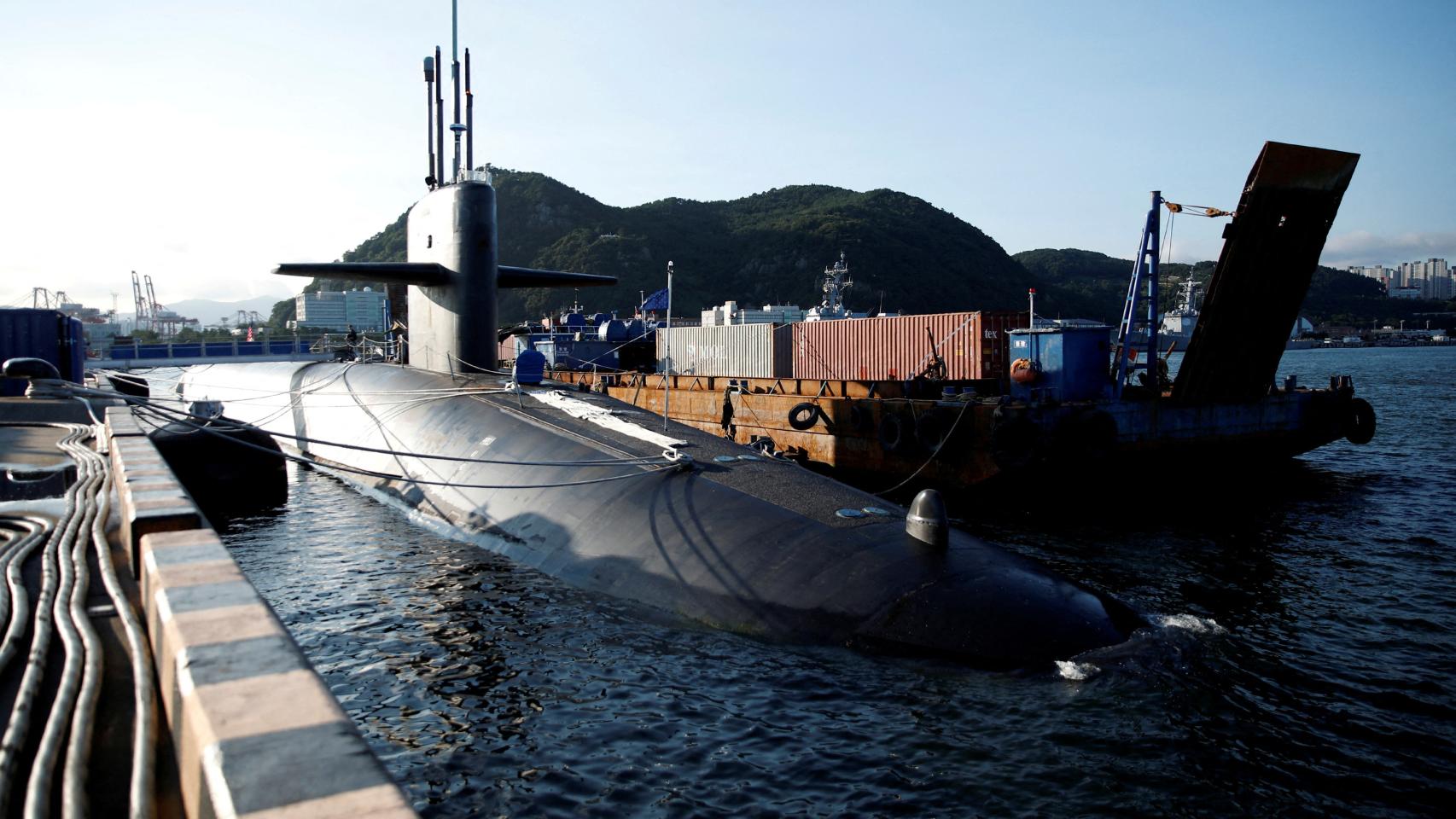 El submarino estadounidense anclado en una base naval de Corea del Sur.