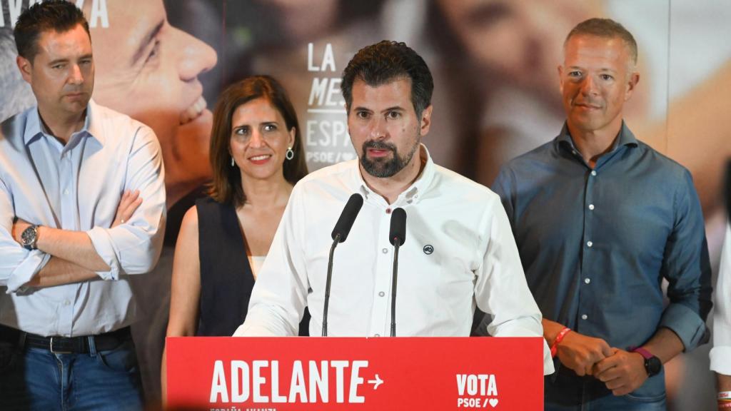 El secretario general del PSCyL, Luis Tudanca, valora los resultados electorales, este domingo.
