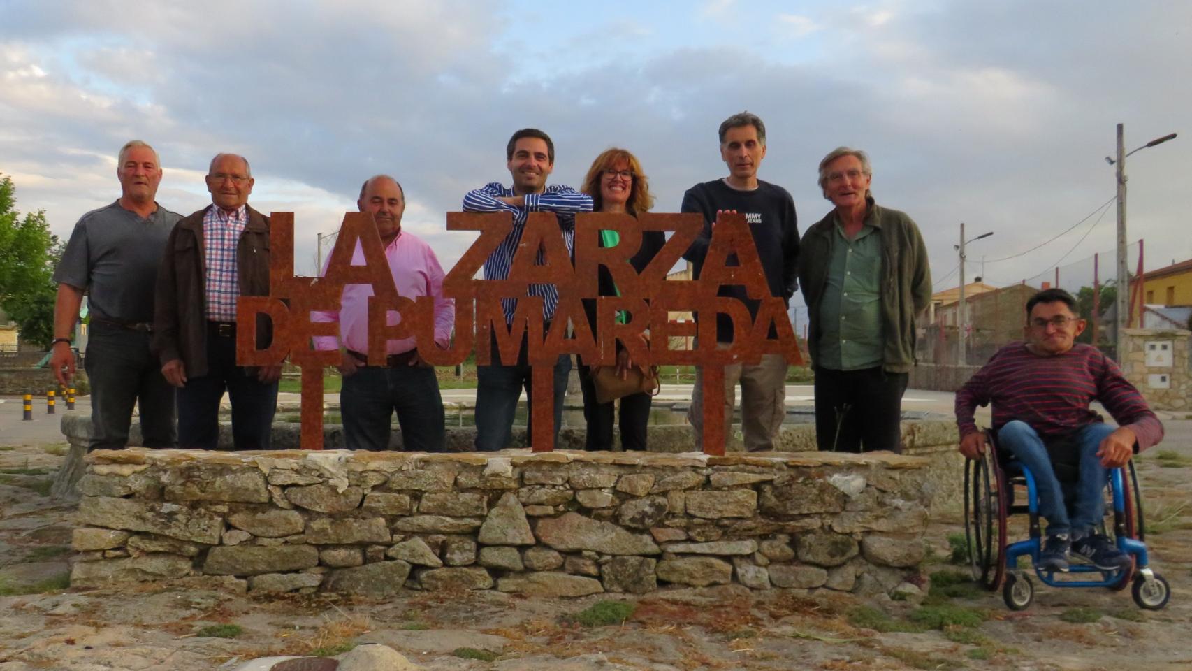 Miembros de UPL en La Zarza de Pumareda, donde ha sido la formación más votada al Senado este domingo