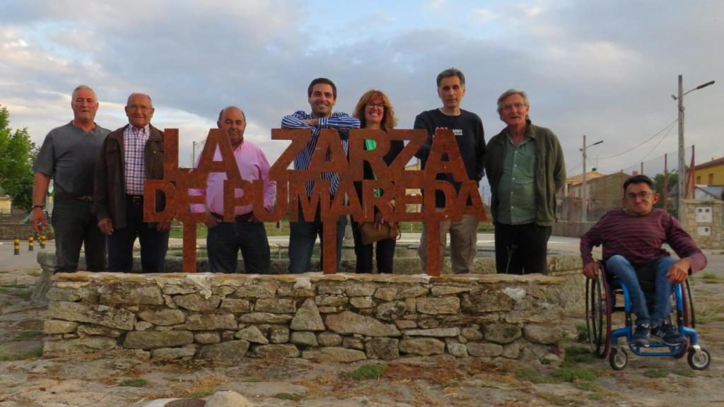 Miembros de UPL en La Zarza de Pumareda, donde ha sido la formación más votada al Senado este domingo