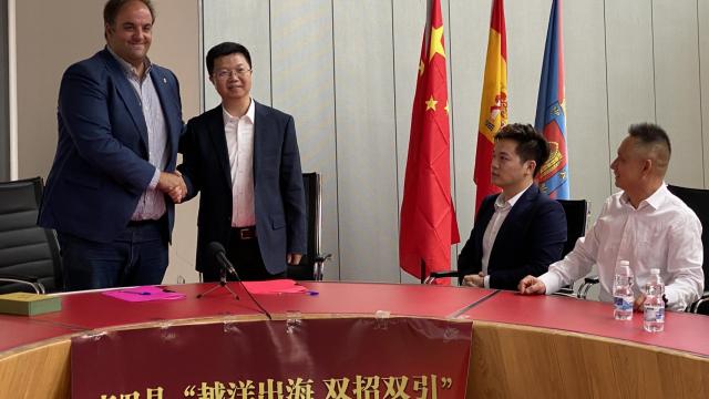 Imagen de la visita del representante chino a Guijuelo, este lunes.