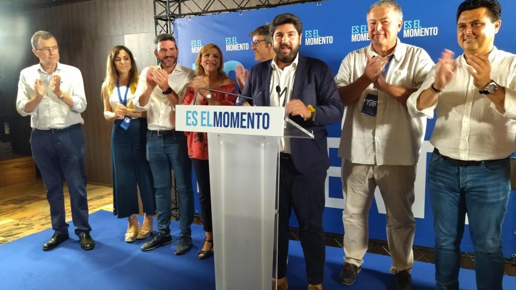 López Miras, en el Hotel Rincón de Pepe de Murcia, analizando los resultados de las elecciones generales.
