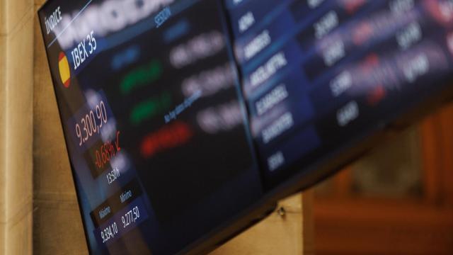 Un panel del Ibex 35 en el Palacio de la Bolsa de Madrid.