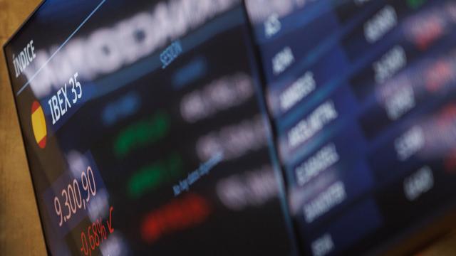 Un panel del Ibex 35 en el Palacio de la Bolsa de Madrid.