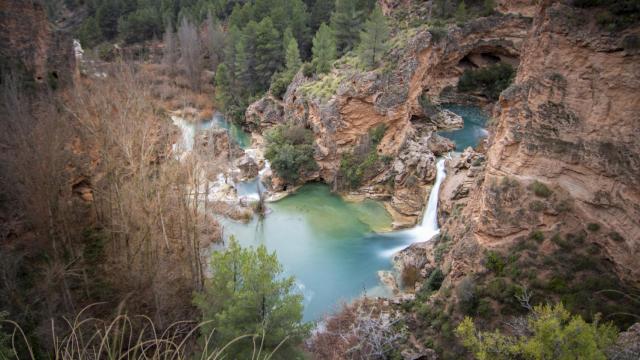 Conoce la piscina natural con aguas turquesas cerca de Madrid que no te puedes perder este verano