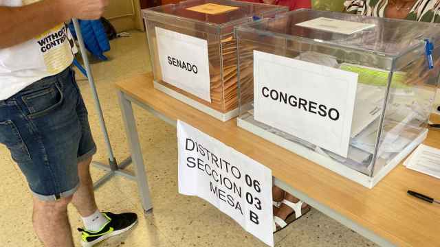 Imagen de dos urnas en un colegio de Vigo este pasado domingo.