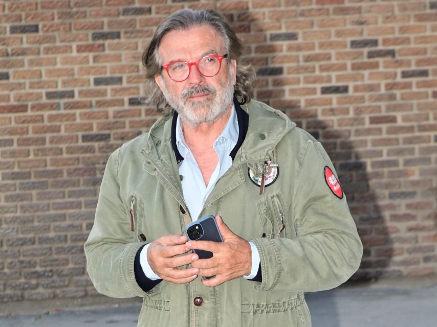 El presentador Pepe Navarro en el funeral de Laura Valenzuela, en abril de 2023.