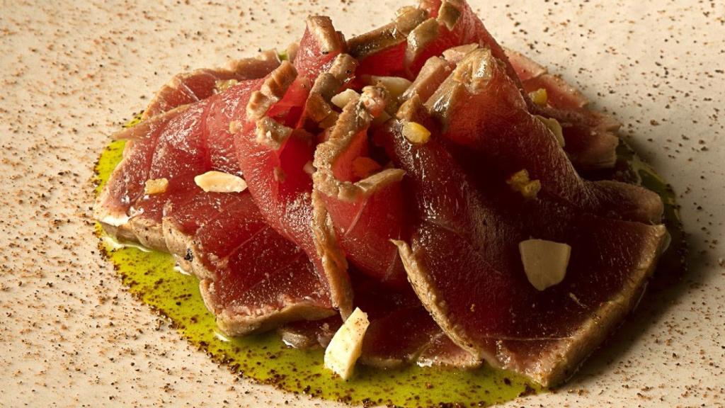 Marmitako en frío con Finca La Colina · Sauvignon Blanc.