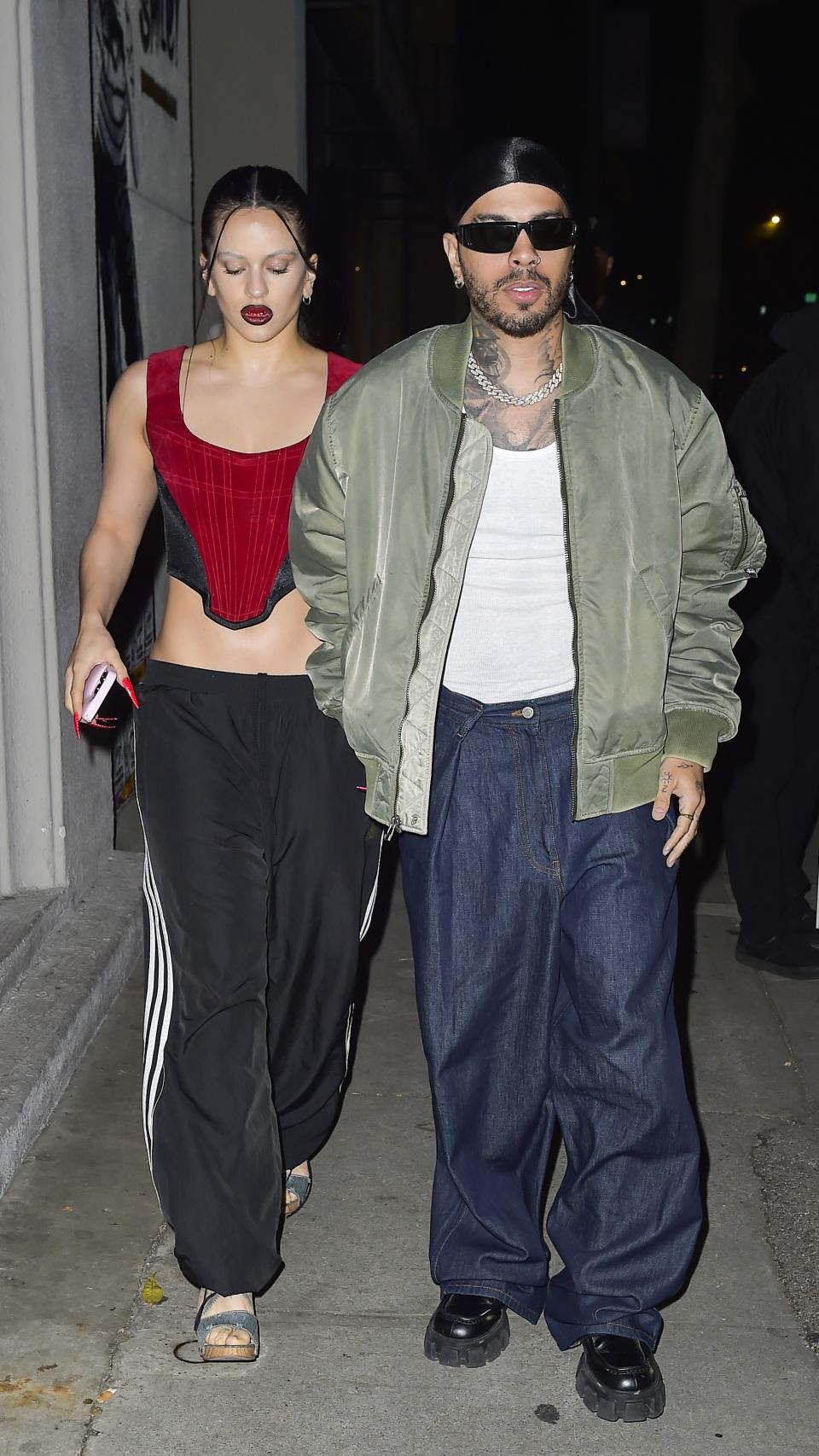La hoy expareja paseando por las calles de Los Ángeles el pasado mes de abril.