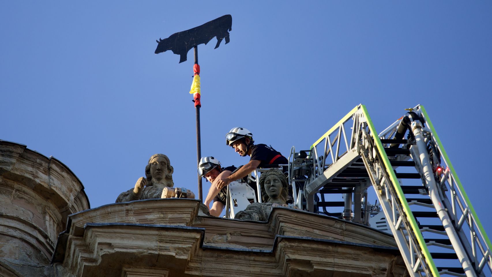 Colocación de La Mariseca en la Plaza Mayor de Salamanca