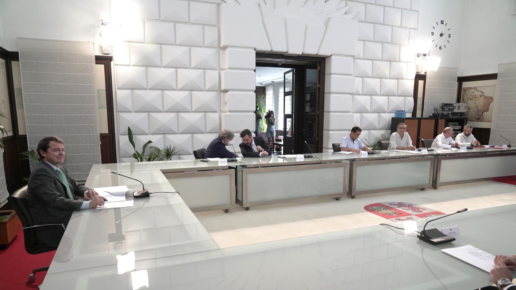 El presidente de la Junta de Castilla y León, Alfonso Fernández Mañueco, en la últlima reunión del Consejo del Diálogo Social, el 11 de julio de 2022