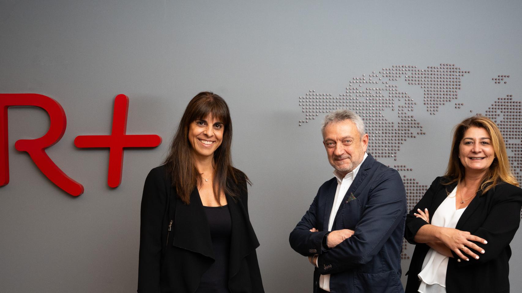 Virginia Donado, directora general de Restalia; Carlos Pérez Tenorio, director de Estrategia e Innovación; y Belén Martín, responsable de la plataforma logística.