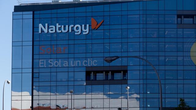 Fachada de la sede de Naturgy, en Madrid (España).